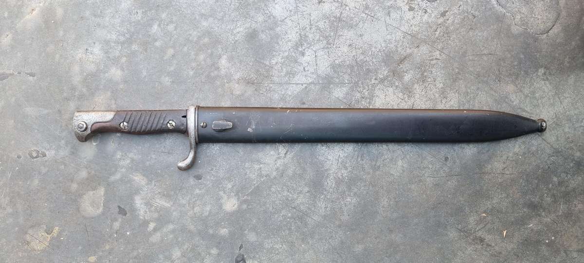 GERMAN WW1 BAYONET , MODEL 98/05 , KNOWN AS THE BUTCHER BAYONET