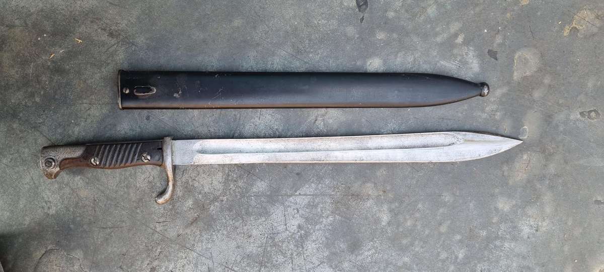 GERMAN WW1 BAYONET , MODEL 98/05 , KNOWN AS THE BUTCHER BAYONET