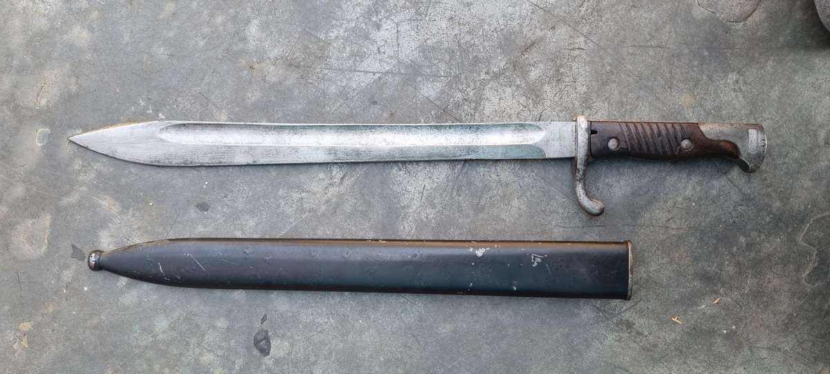GERMAN WW1 BAYONET , MODEL 98/05 , KNOWN AS THE BUTCHER BAYONET