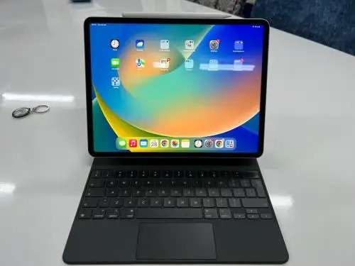 iPad Pro 12.9 M2 Plus Keyboard and Apple Pencil