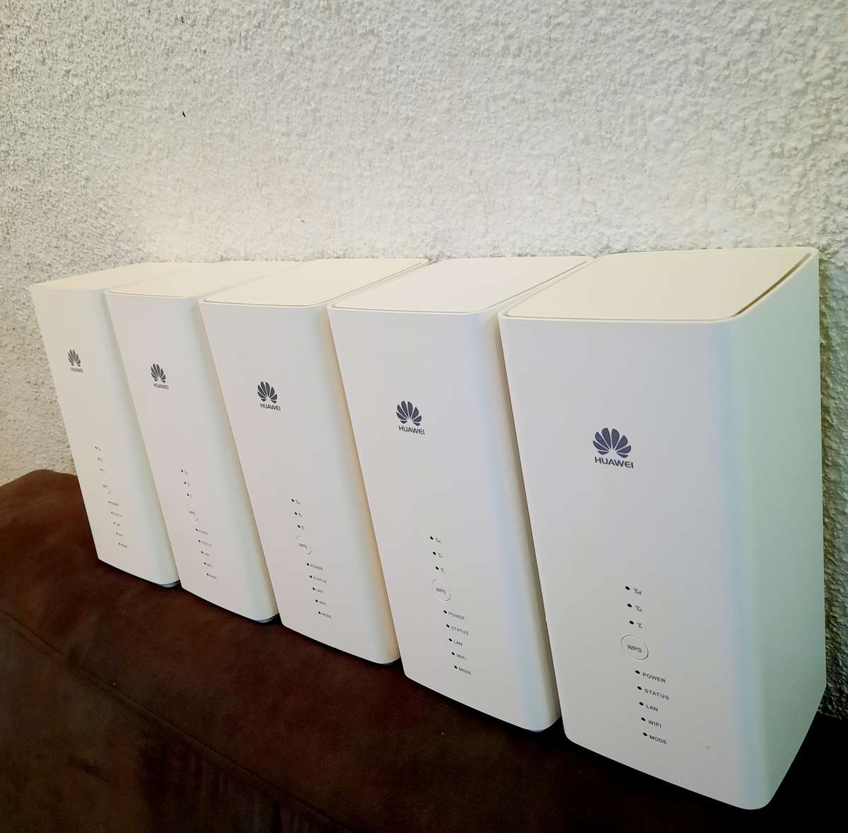 Huawei B618 22d Model 600Mbps CAT 11 WiFi Routers