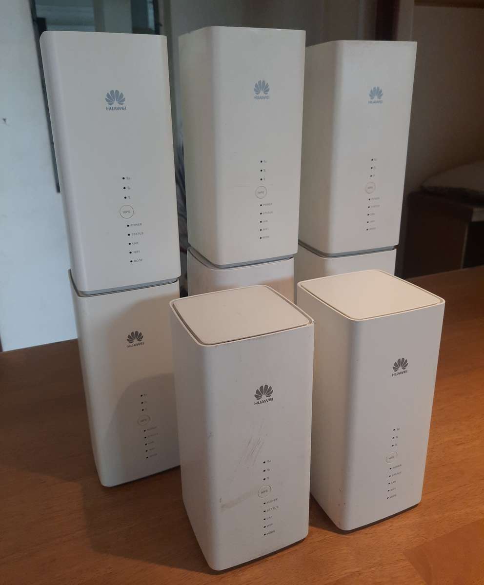 Huawei B618 22d Model 600Mbps CAT 11 WiFi Routers