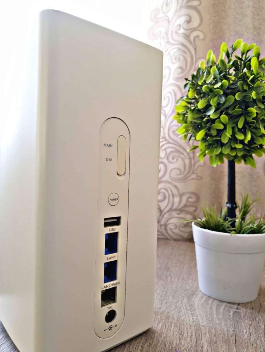 Huawei B618 22d Model 600Mbps CAT 11 WiFi Routers