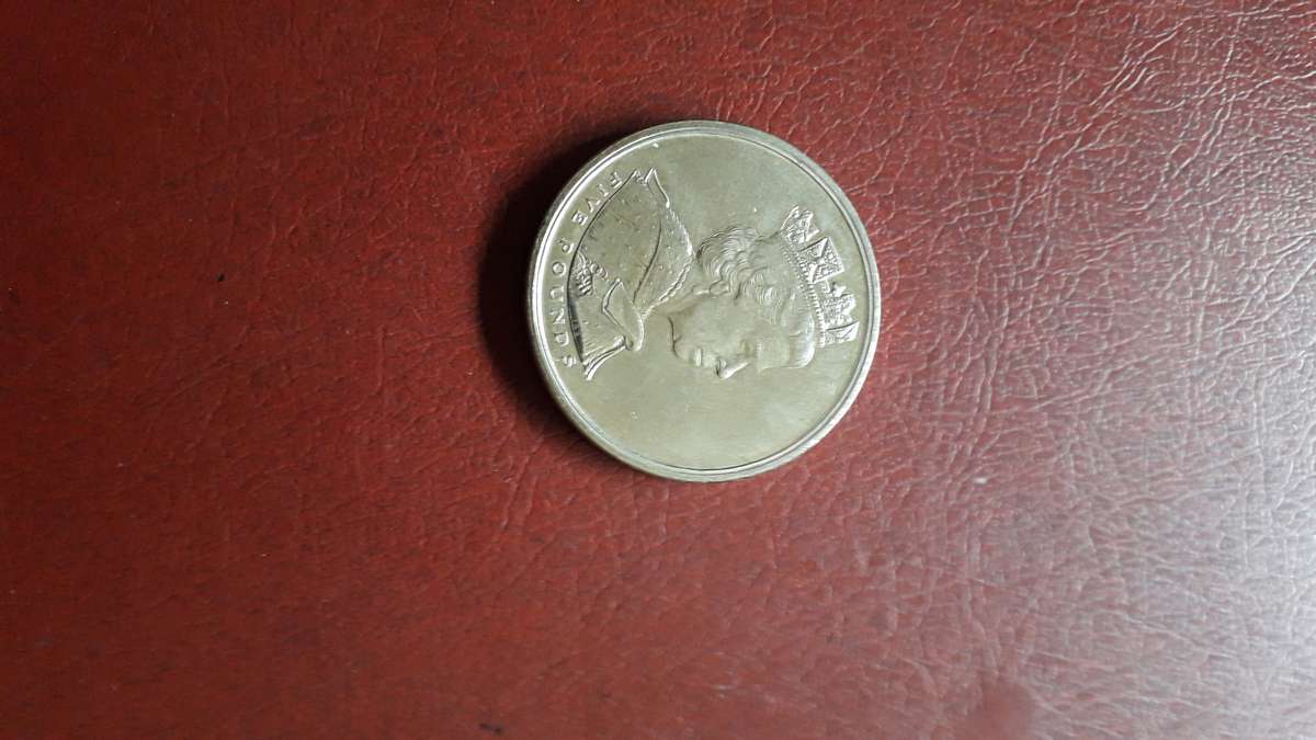 Great Britain  5 Pounds   2002