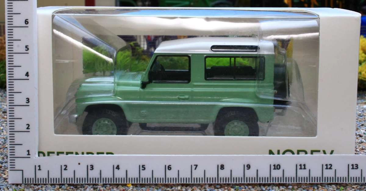 Land Rover Defender lt.green&white 1995 1/43 Norev NEW+boxed #6181 instant wheels