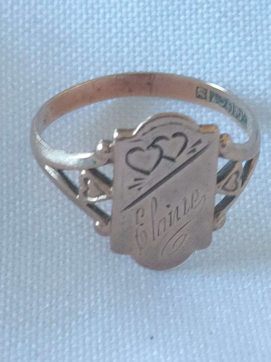 9 Carat Gold ring: Excellent condition: 3 g: Starting price less than spot price of gold!!!