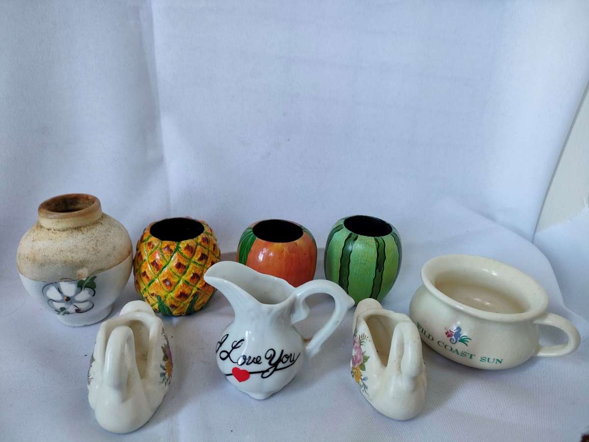 8 Gorgeous Porcelain and Ceramic decorative items: Great condition: No damage
