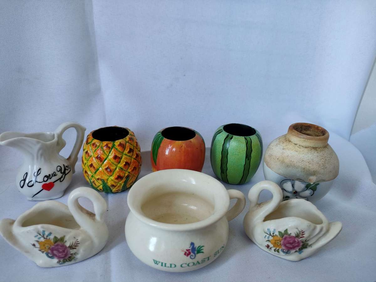 8 Gorgeous Porcelain and Ceramic decorative items: Great condition: No damage