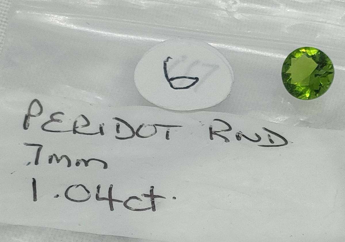 Natural light Peridot- 7 mm - oval cut - 1.04 ct-certification optional - 11-2 of 17 gemstones
