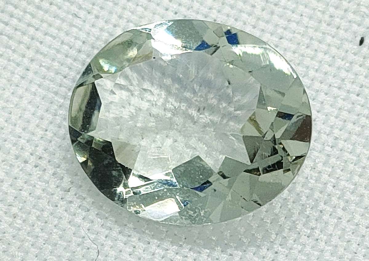 Natural light Green Amethyst- 10.3 mm - oval cut - certification optional -8of 17 gemstones