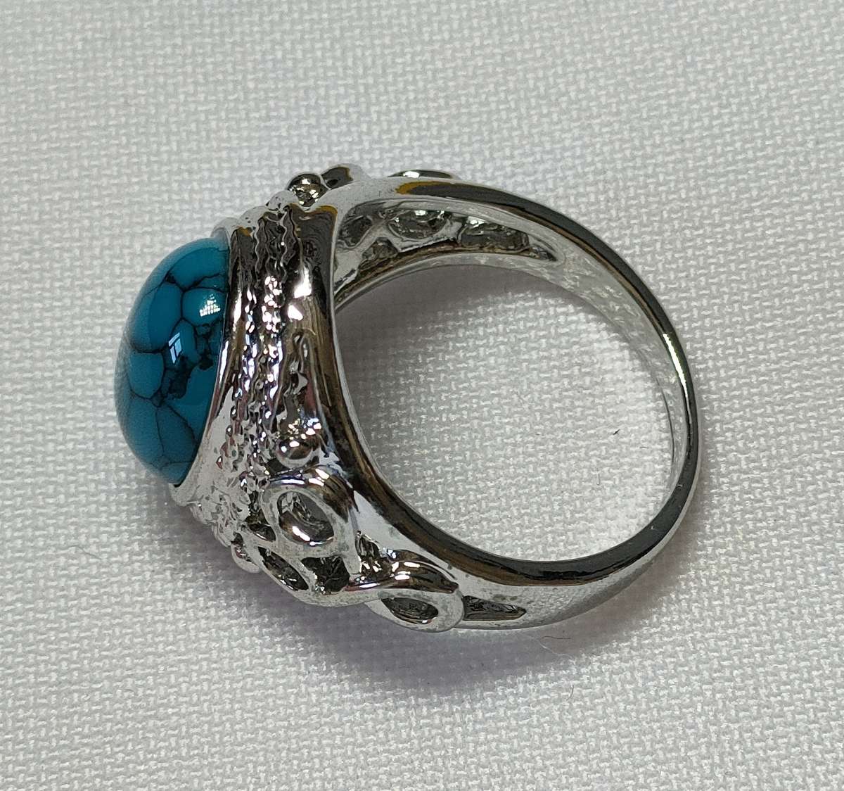 Gorgeous Large Lab created Turquoise and White CZ ring in vintage setting:  Size US7