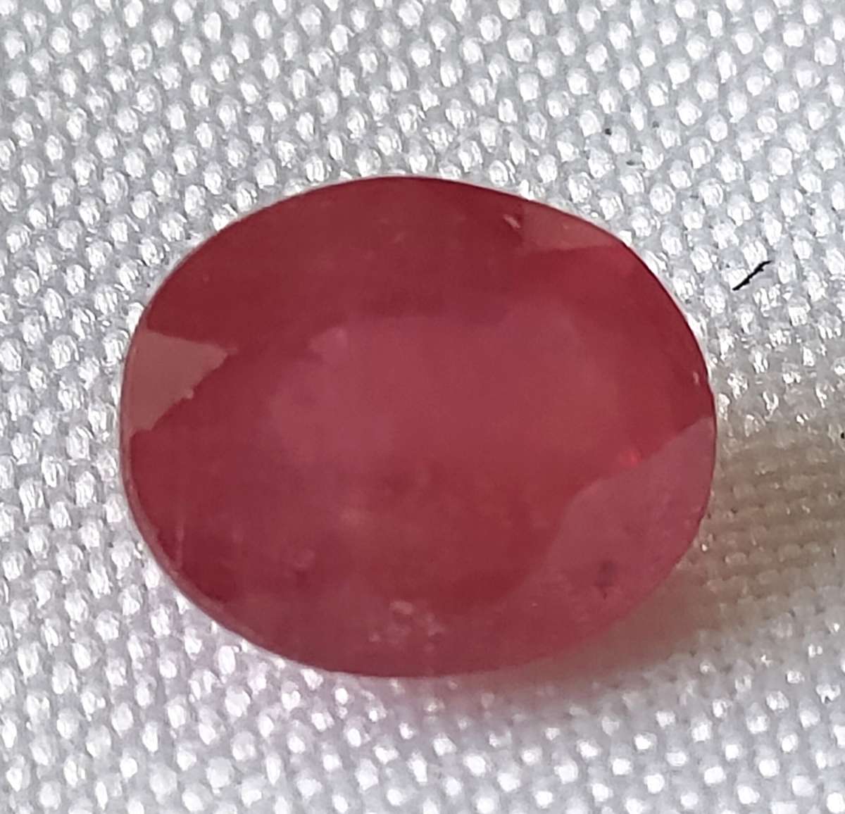 Madagascar Natural Ruby - 9.7 mm - almost 4ct -oval cut - certification optional - valuable stone