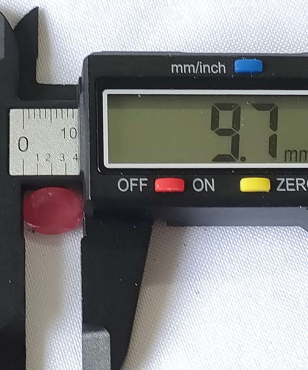 Madagascar Natural Ruby - 9.7 mm - almost 4ct -oval cut - certification optional - valuable stone