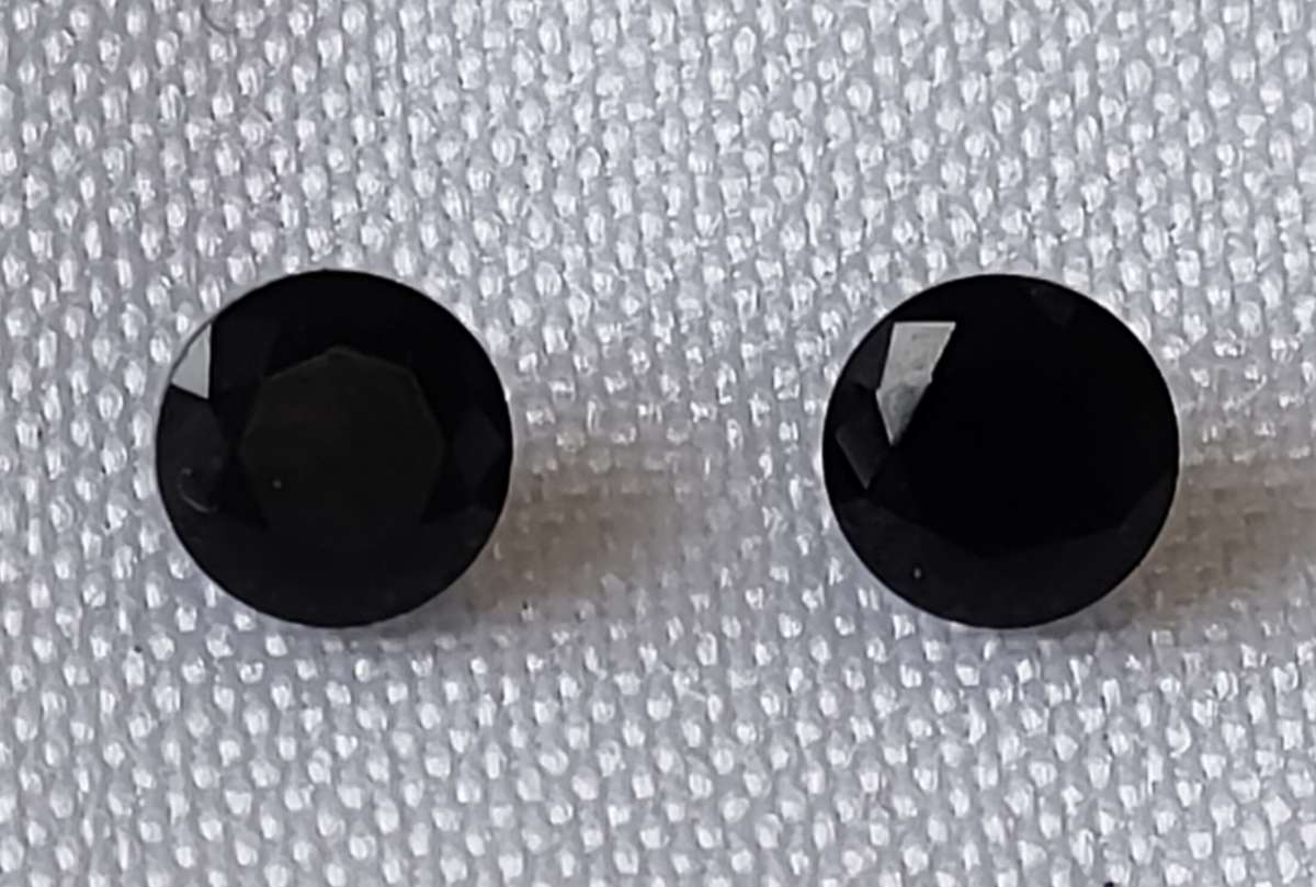 Pair of black Moissanite stones- 5,7 mm - 1.43 ct round brilliant cut - optional certification