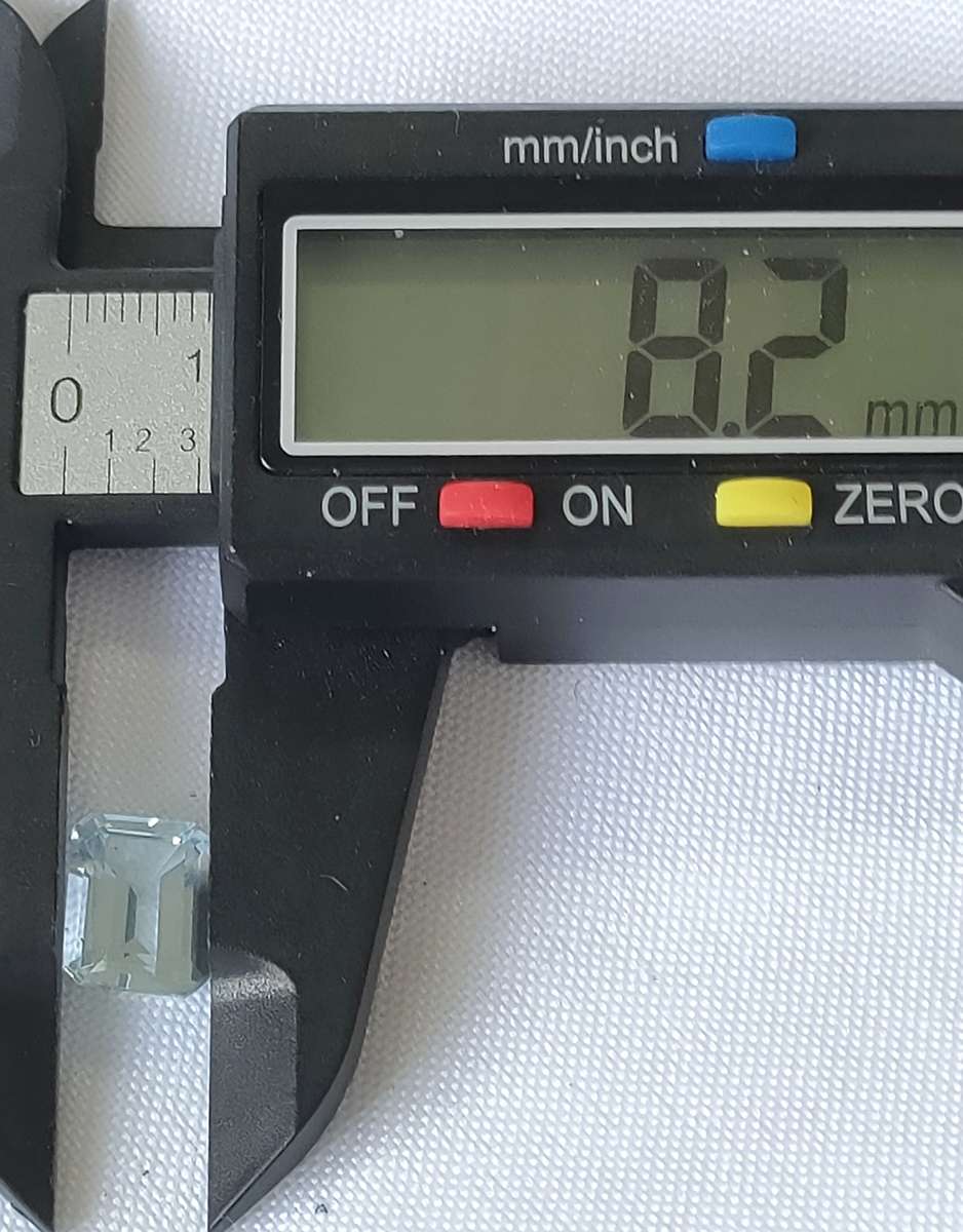 Natural Blue Topaz stone - 10.1 x 8.2 mm - emerald cut - optional certification