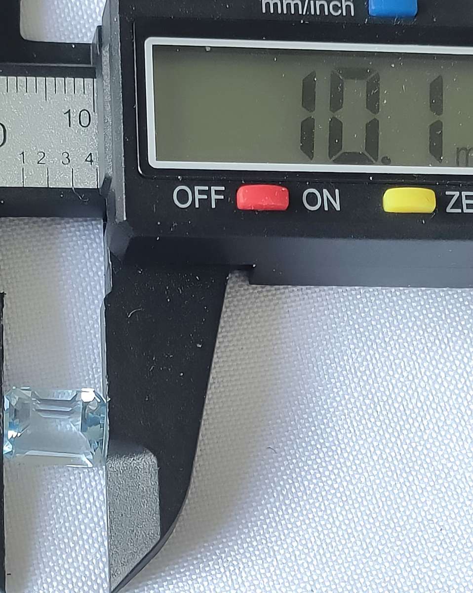 Natural Blue Topaz stone - 10.1 x 8.2 mm - emerald cut - optional certification