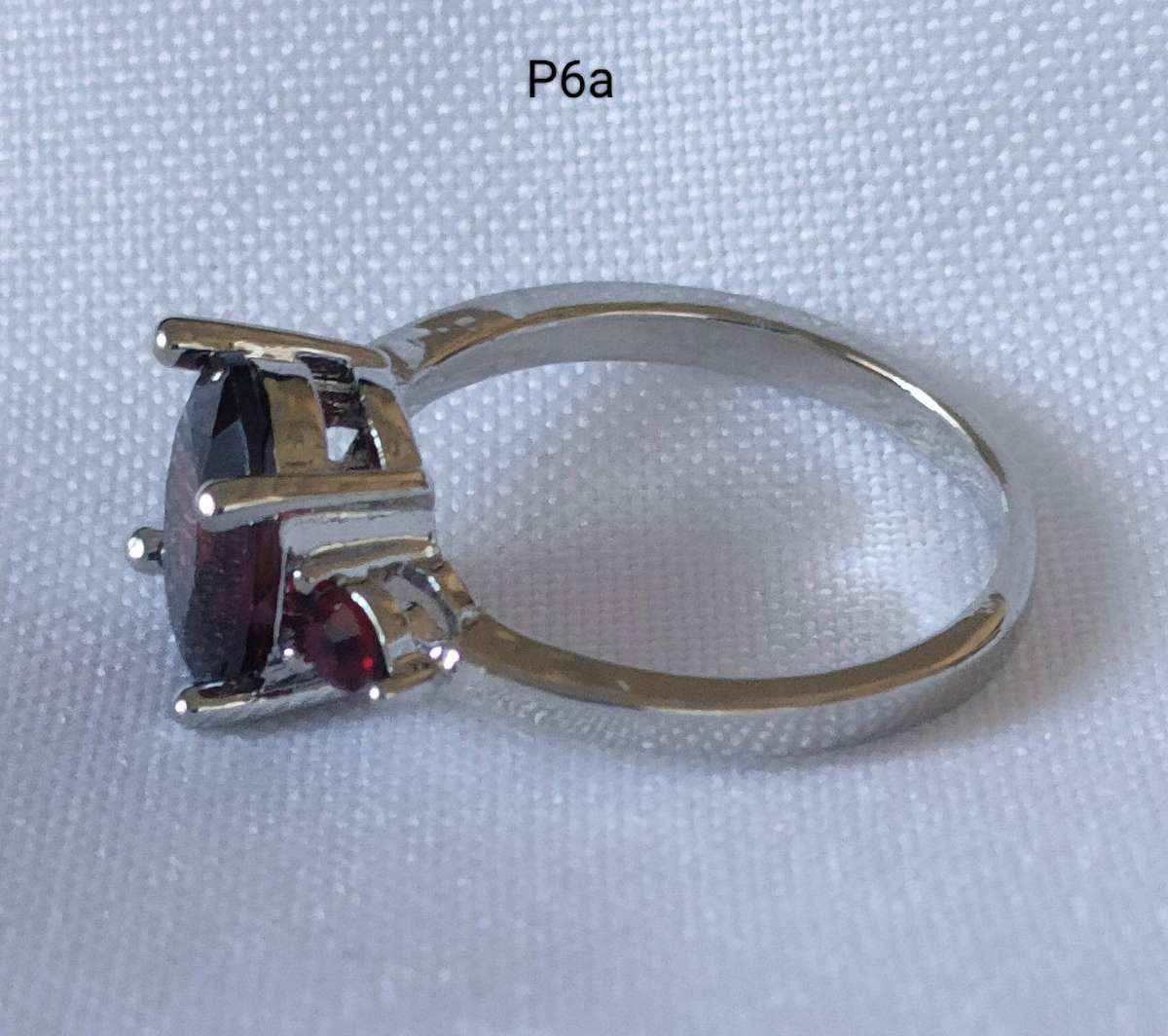 Dress ring - lab-created red stone - size US 7 -large main stone