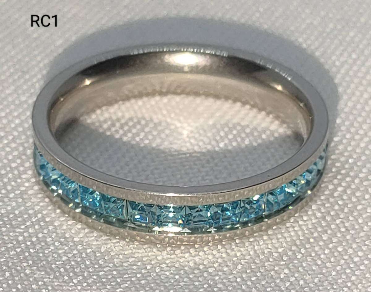 Dress ring - multiple lab-created green stones - size US 7 - titanium ring