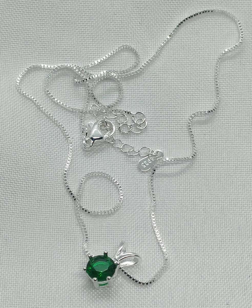 Gorgeous Silver necklace with gorgeous green stone - 925 stamp - 50 cm