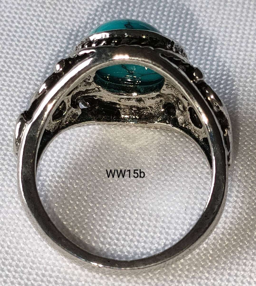 Vintage style ring with a lab-created turquoise gemstone - size US 7