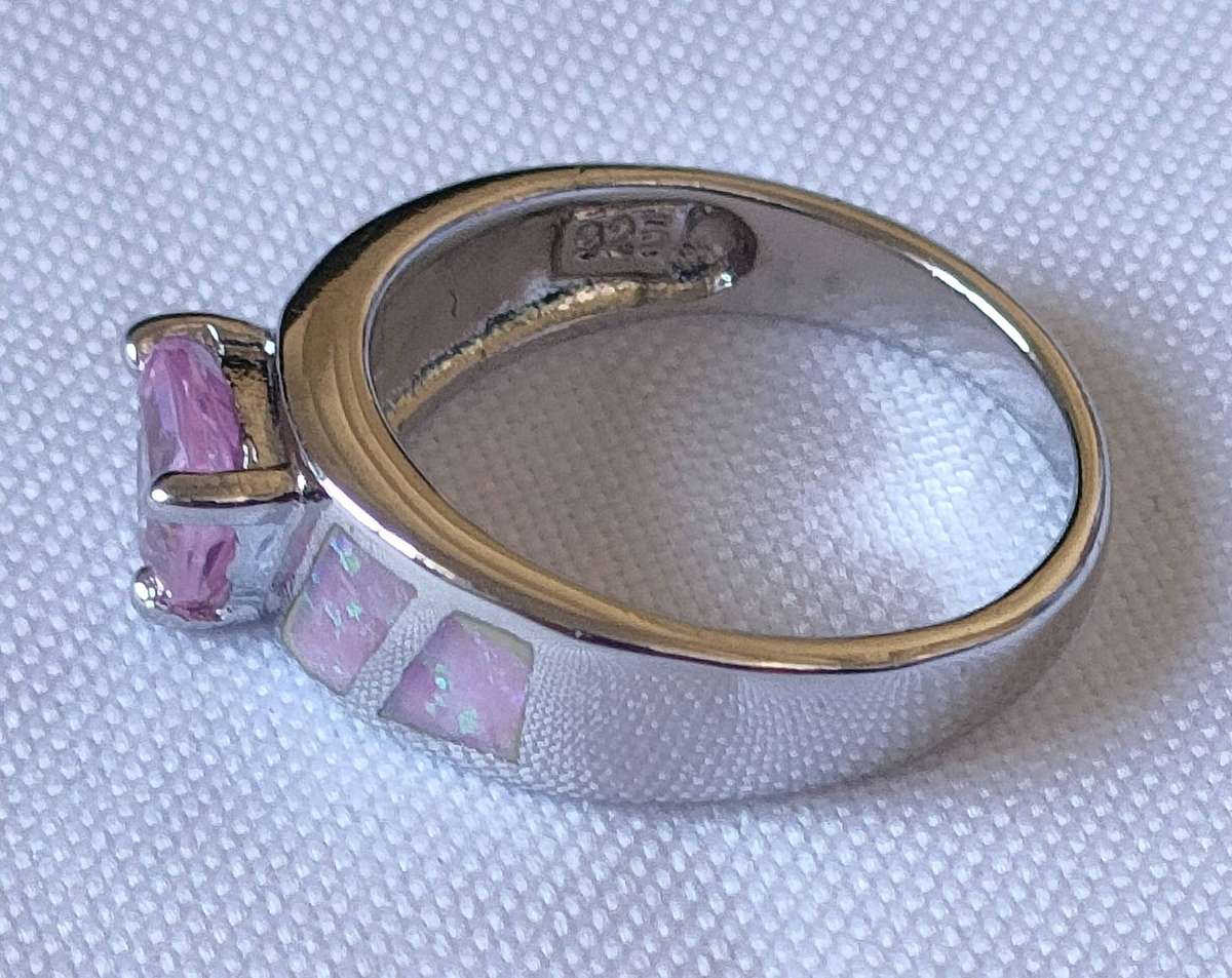 Gorgeous sterling silver gemstone ring - US 7 - 925 stamp