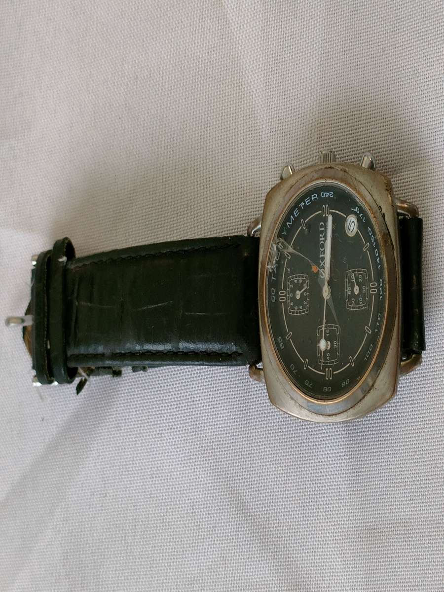 Oxford vintage men's watch.: Screen has some damage: Good quality and in good running condition