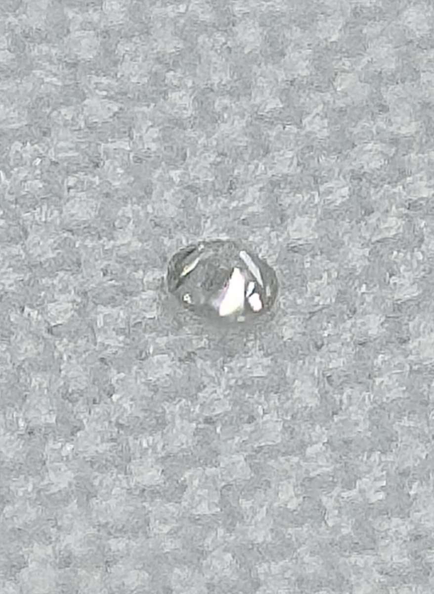 Real diamonds - 1.2 mm- 0.01 ct - images magnified -good colour and VVS clarity- bid per item