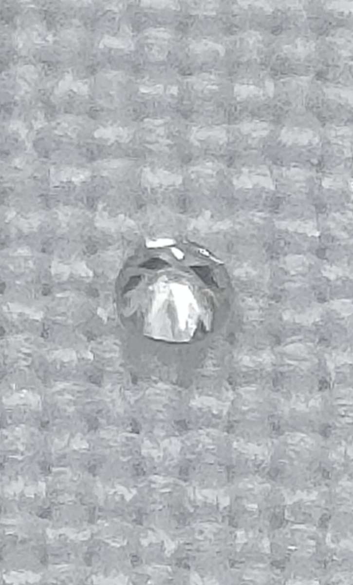 Real diamonds - 1.2 mm- 0.01 ct - images magnified -good colour and VVS clarity- bid per item
