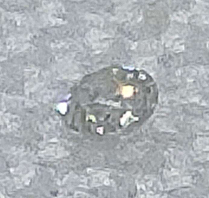 Real diamonds - 1.2 mm- 0.01 ct - images magnified -good colour and VVS clarity- bid per item