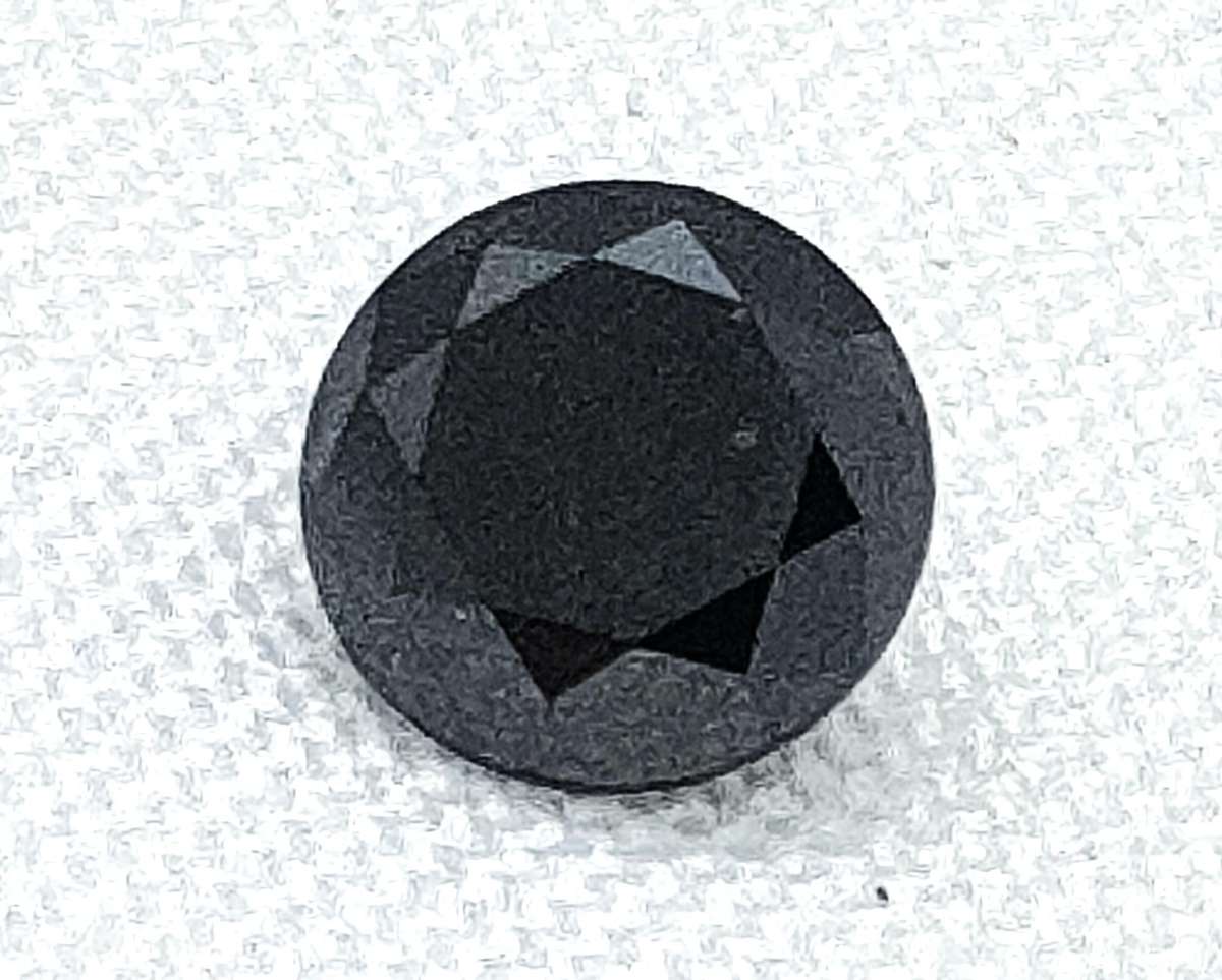 Gorgeous Black Moissanite 1.0 carat - round brilliant cut