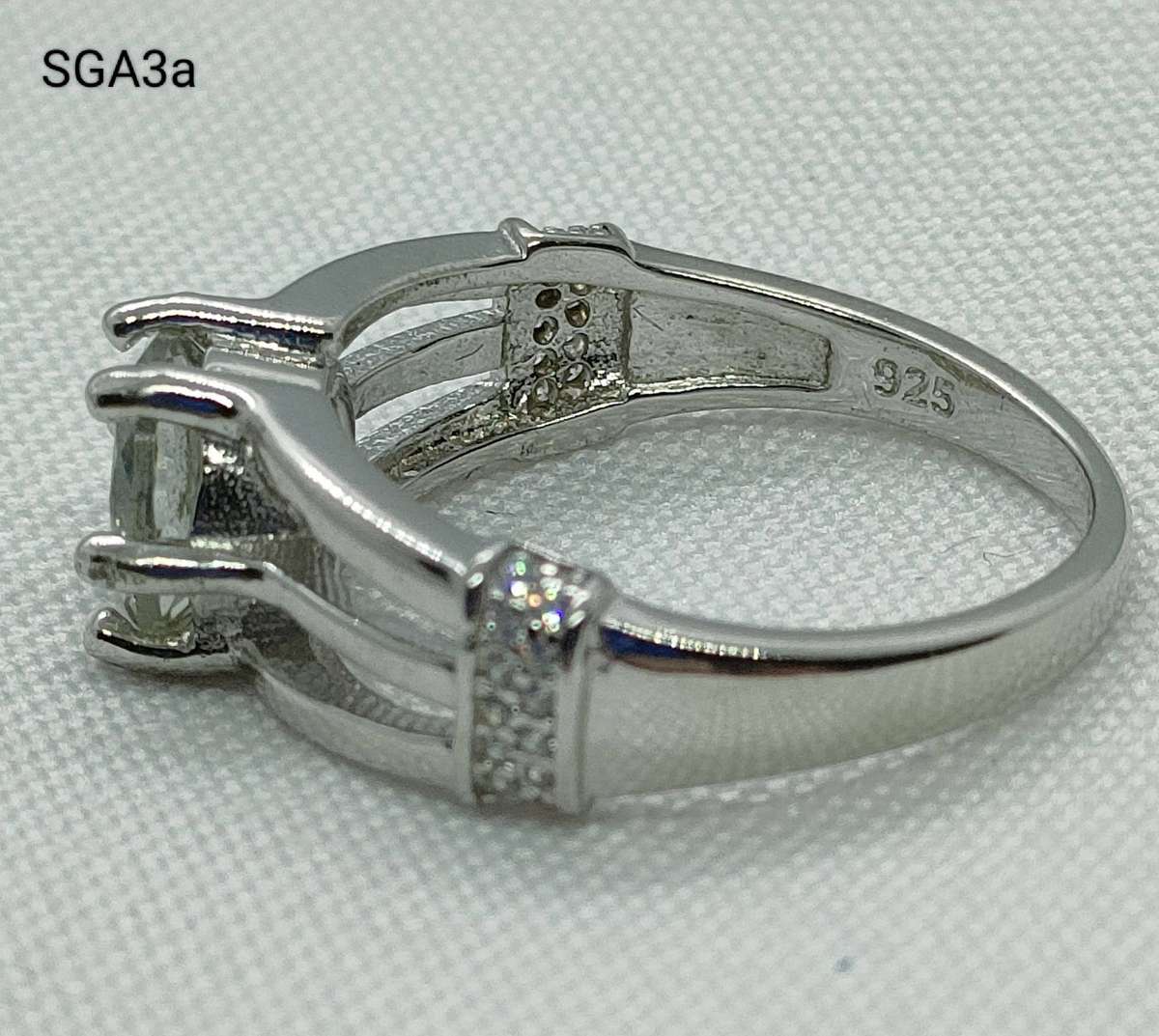 Sterling silver Green Amethyst and diamond ring - size US 7 - lovely item from my top range- 925-