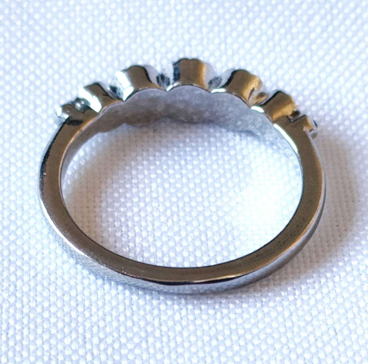 Stunning multiple Lab created black Sapphire stones ring - size US7