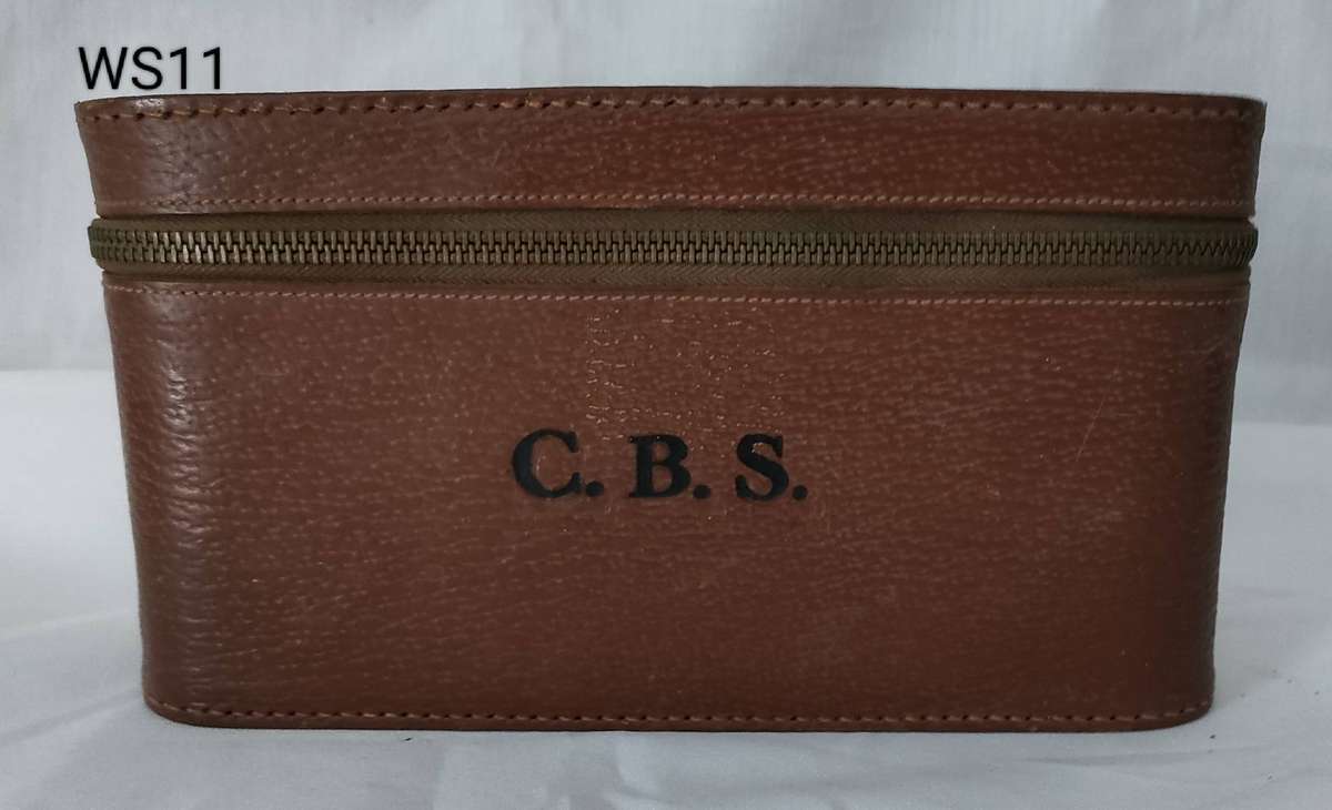 Vintage CBS Men's leather cased travelling grooming set in excellent condition- 230 x125 mm