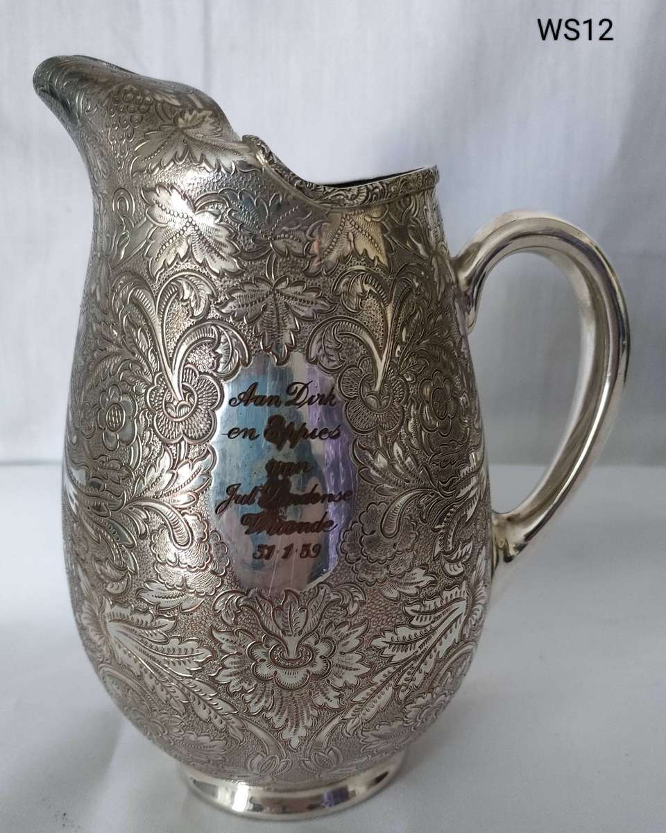 Vintage Silver-plated jug in great condition with lovely engraving-190 x 115 mm excluding handle