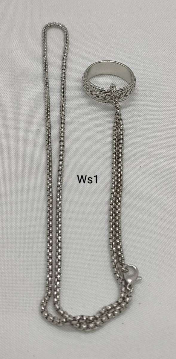 Vintage necklace with ornate ring as pendant-length 50 cm plus