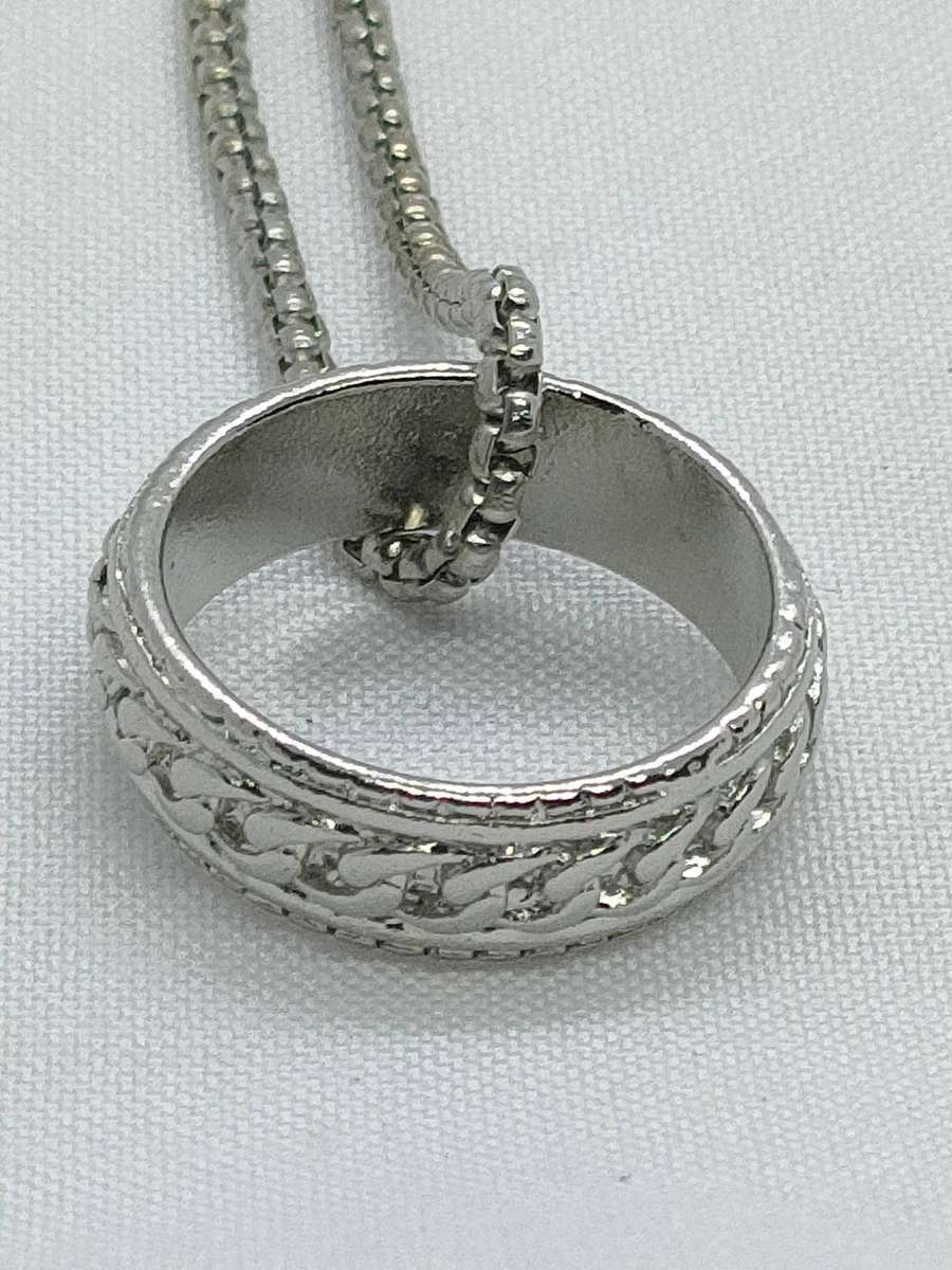 Vintage necklace with ornate ring as pendant-length 50 cm plus