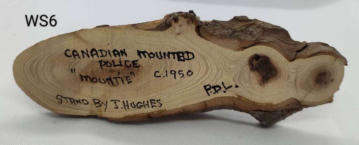 Gorgeous lead soldiers on lovely wooden stands - lot 6 of 6 - 1950 history of artist under stands.