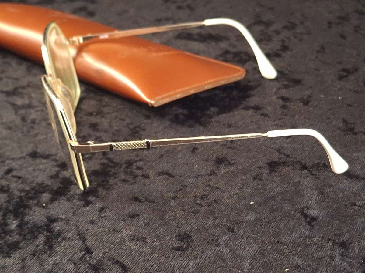 Vintage Lady's Glasses (Lenses can be replaced)