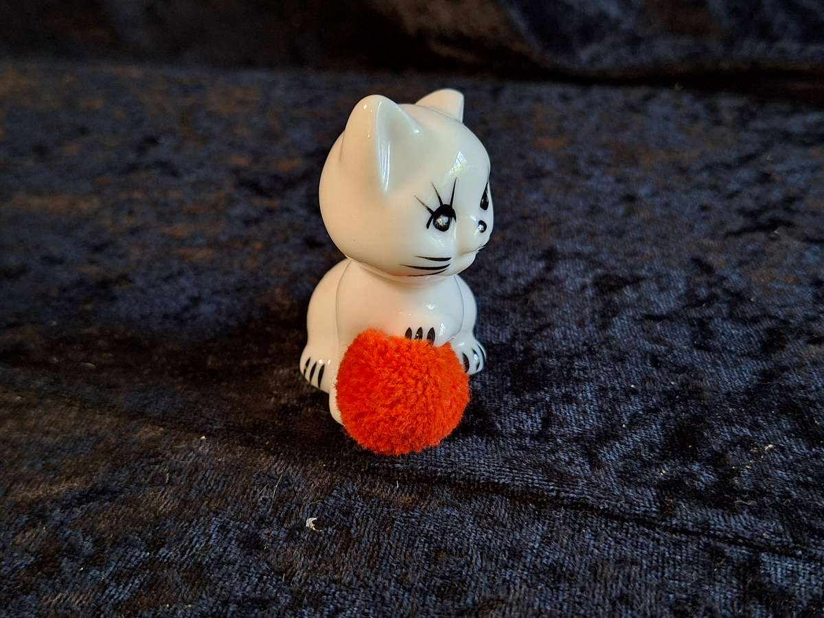 Vintage Italian Tivoli Original Porcelain Cat.