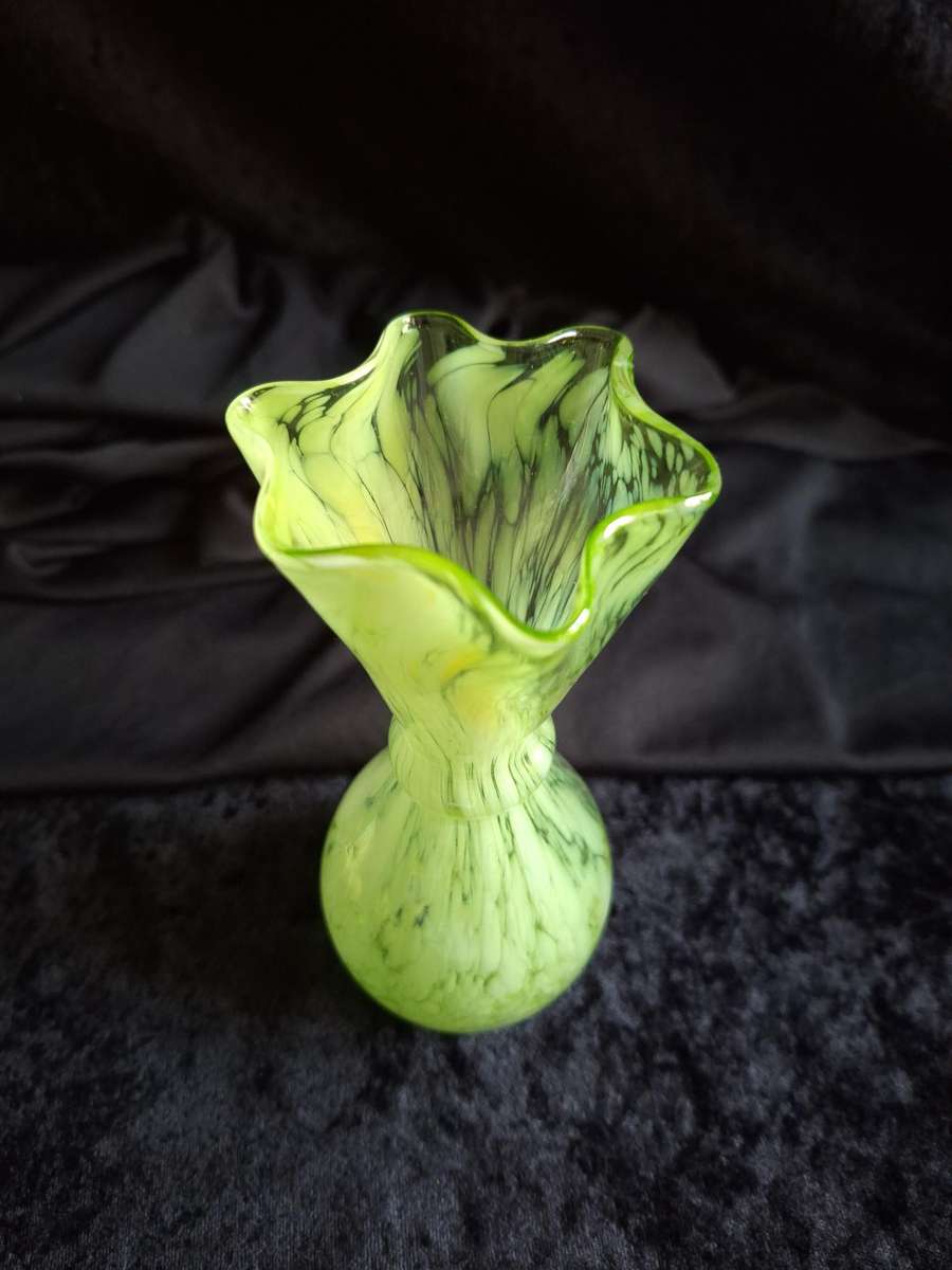 Beautiful Vintage Hand Blown Glass Vase.