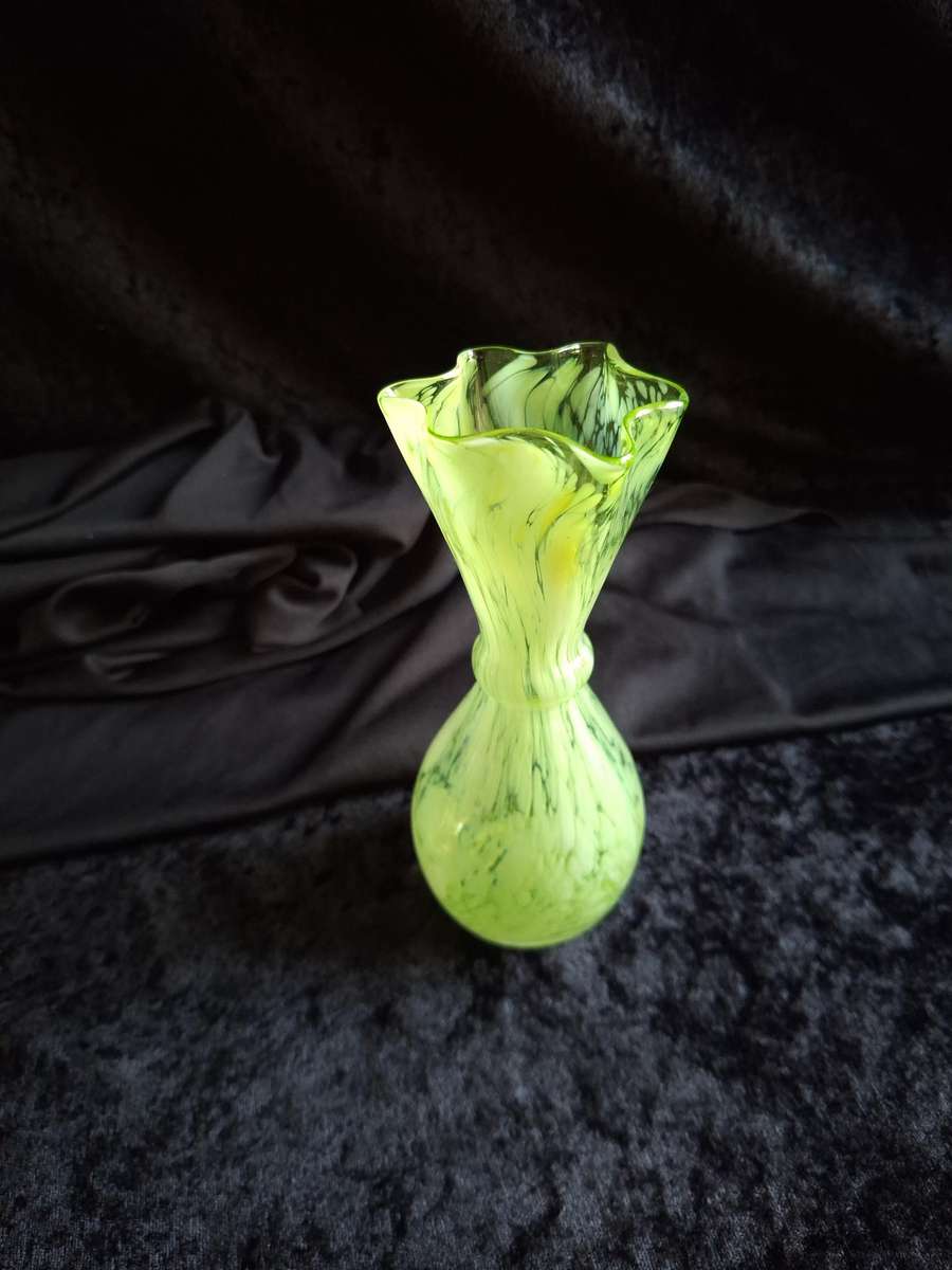 Beautiful Vintage Hand Blown Glass Vase.