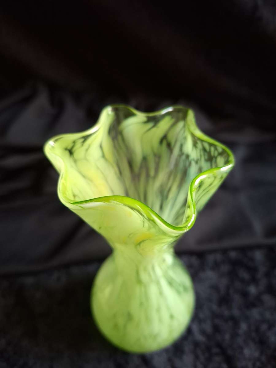 Beautiful Vintage Hand Blown Glass Vase.