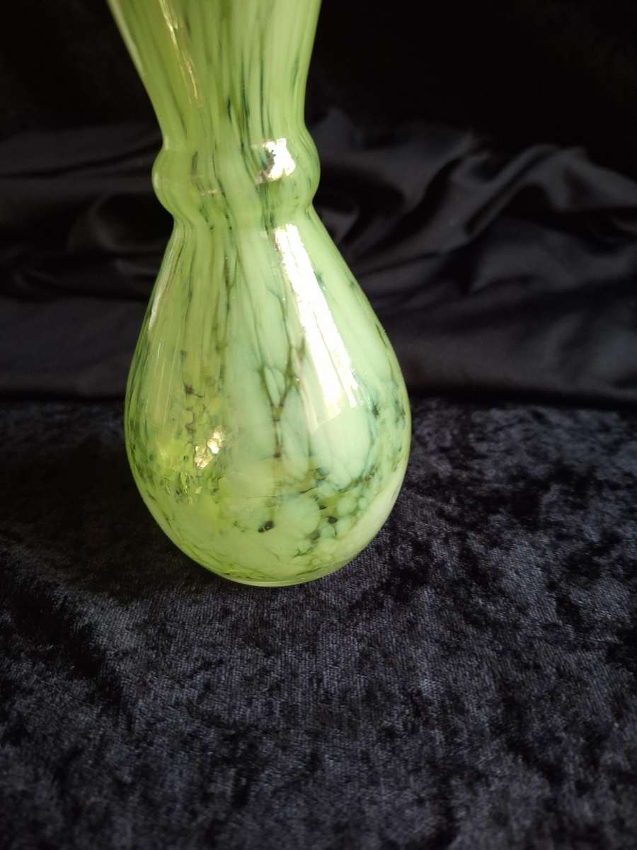Beautiful Vintage Hand Blown Glass Vase.