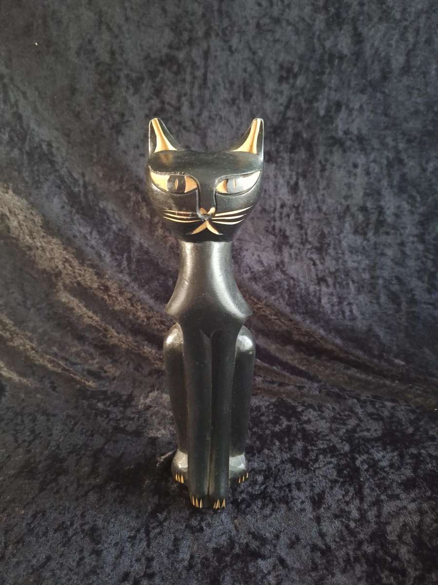 Beautiful Vintage Hand Carved Cat Ornament