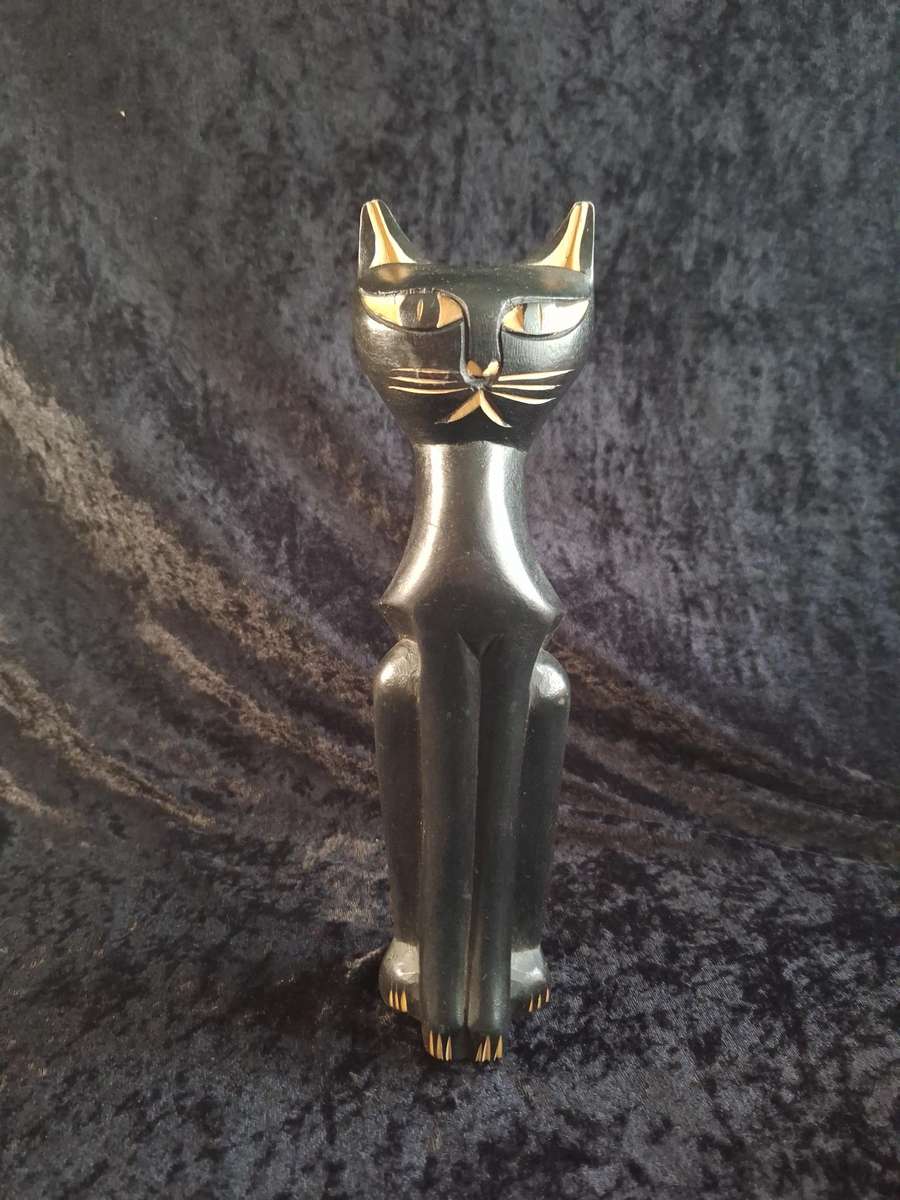 Beautiful Vintage Hand Carved Cat Ornament