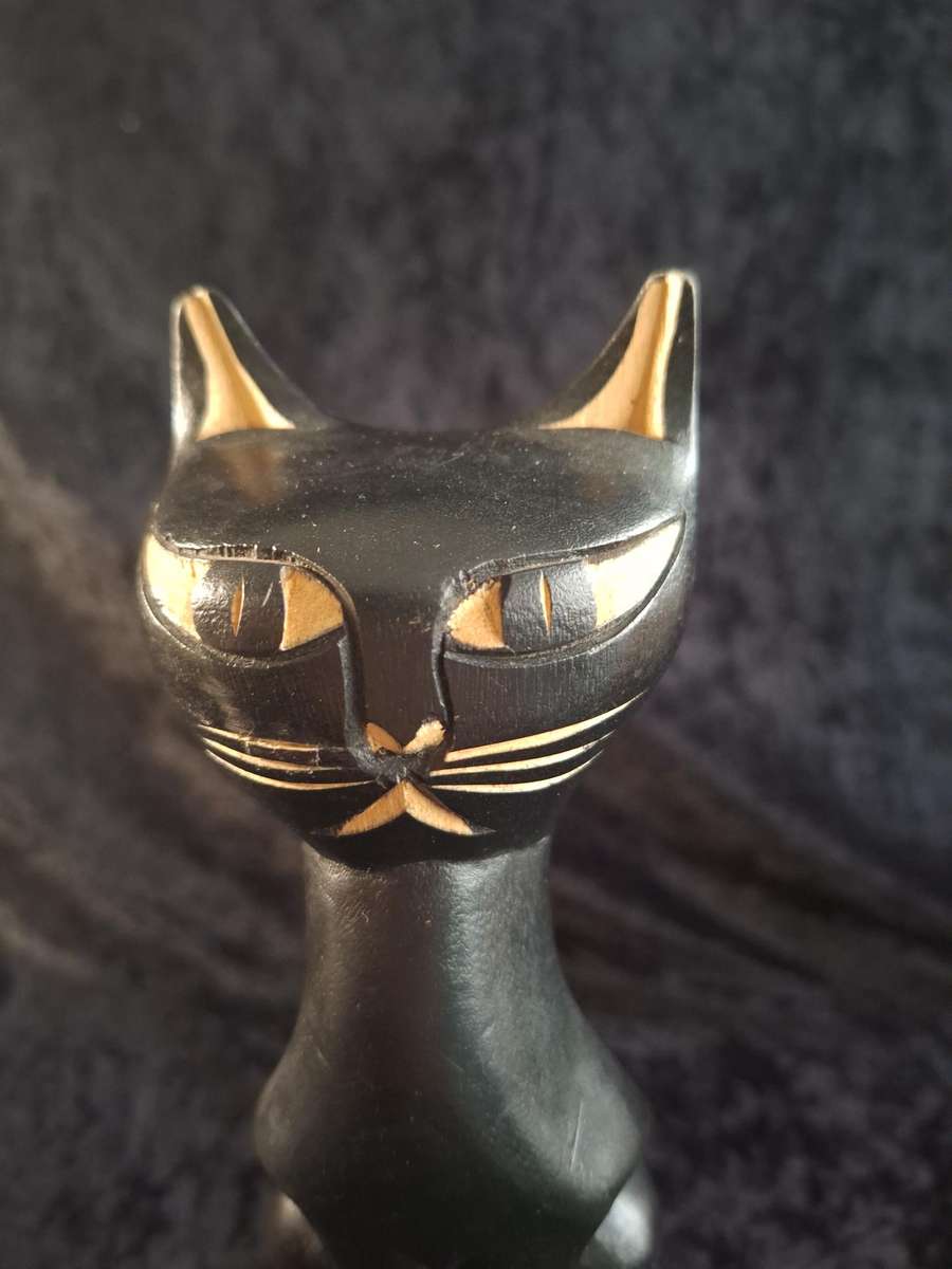 Beautiful Vintage Hand Carved Cat Ornament