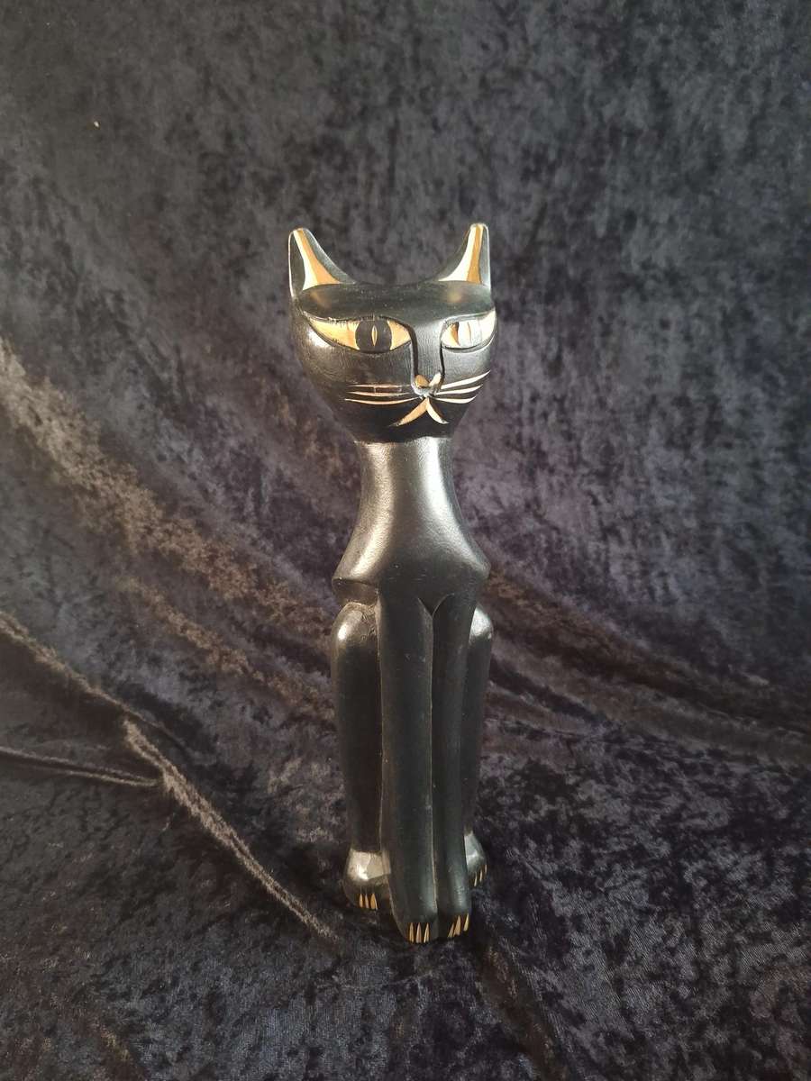 Beautiful Vintage Hand Carved Cat Ornament