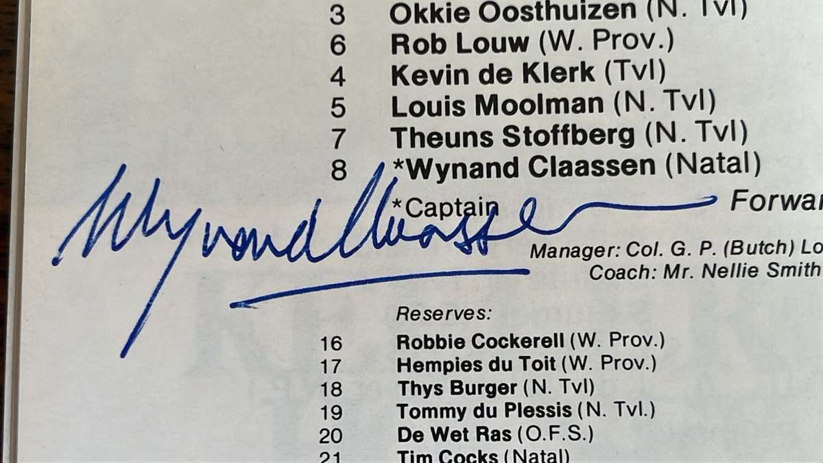 1981 South Africa vs Ireland at Kings Park Signed Programme & Irish Pin, details below