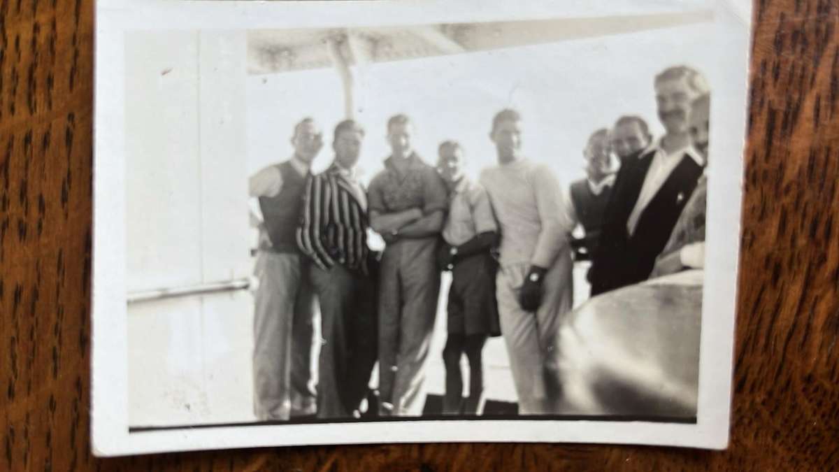 1932 El Grafica Magazine & Original Photo, details below