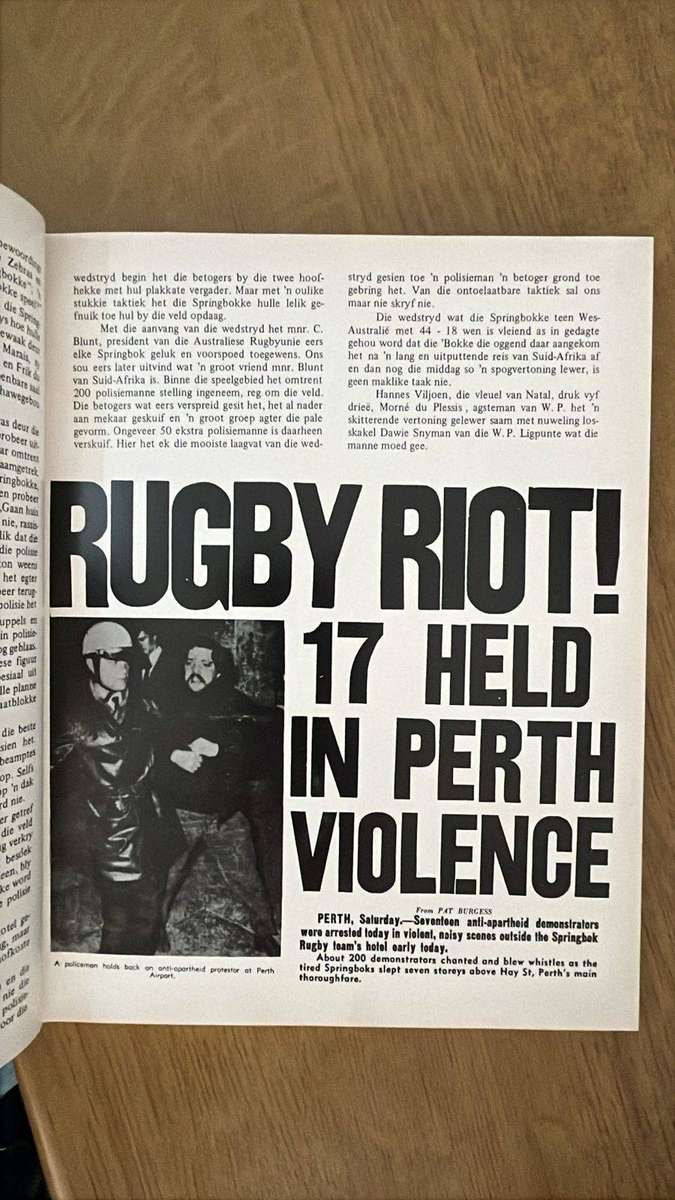 Die Onoorwinlikes - Springbokke in Australië & 1972 Australian Rugby, Signed, details below